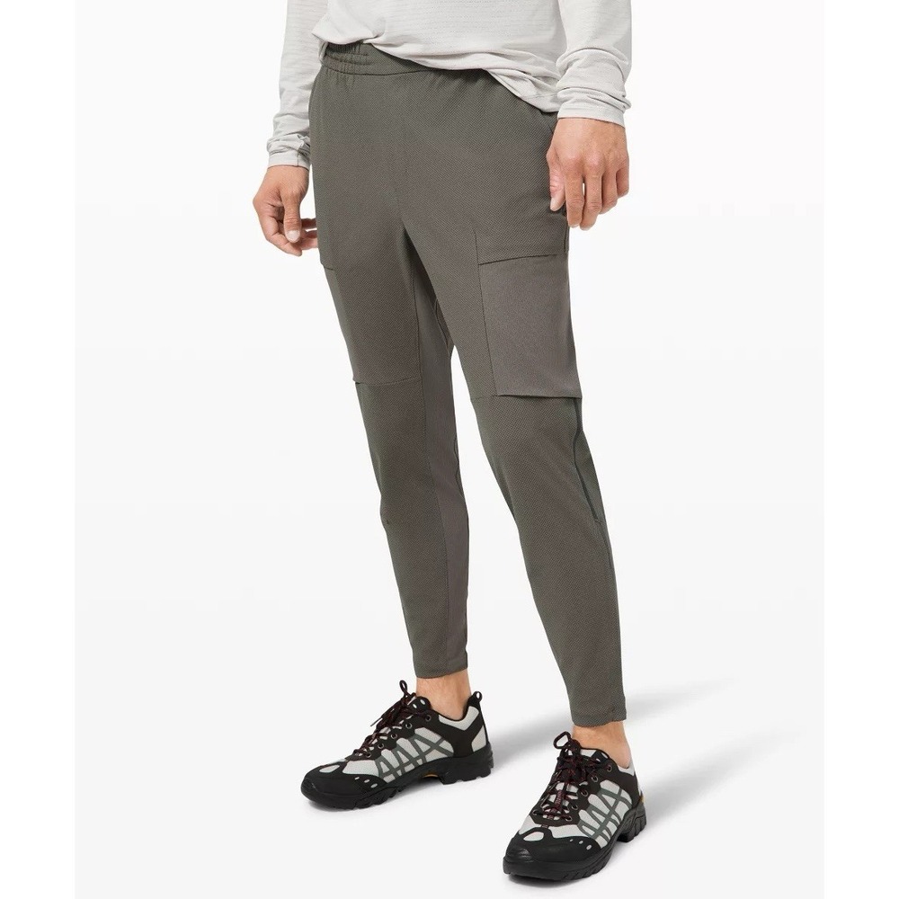Lululemon Engineered‎ Elements Cargo Pants Outdoor Training Hiking Men's Large